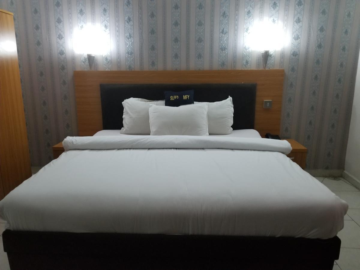 Peemos Hotel Warri Dış mekan fotoğraf